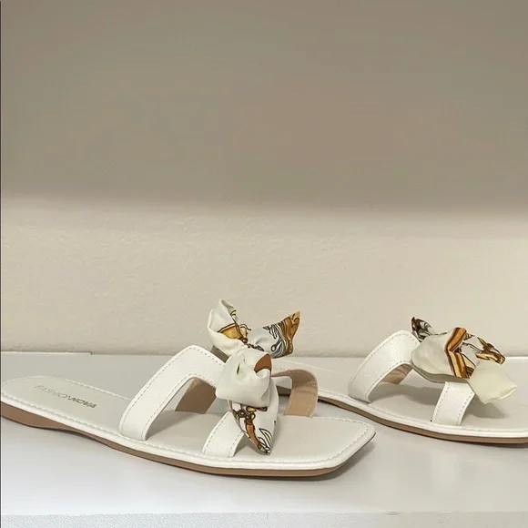 Fashion Nova Cream and Brown Sandals with Bow Detail - Picture 4 of 6